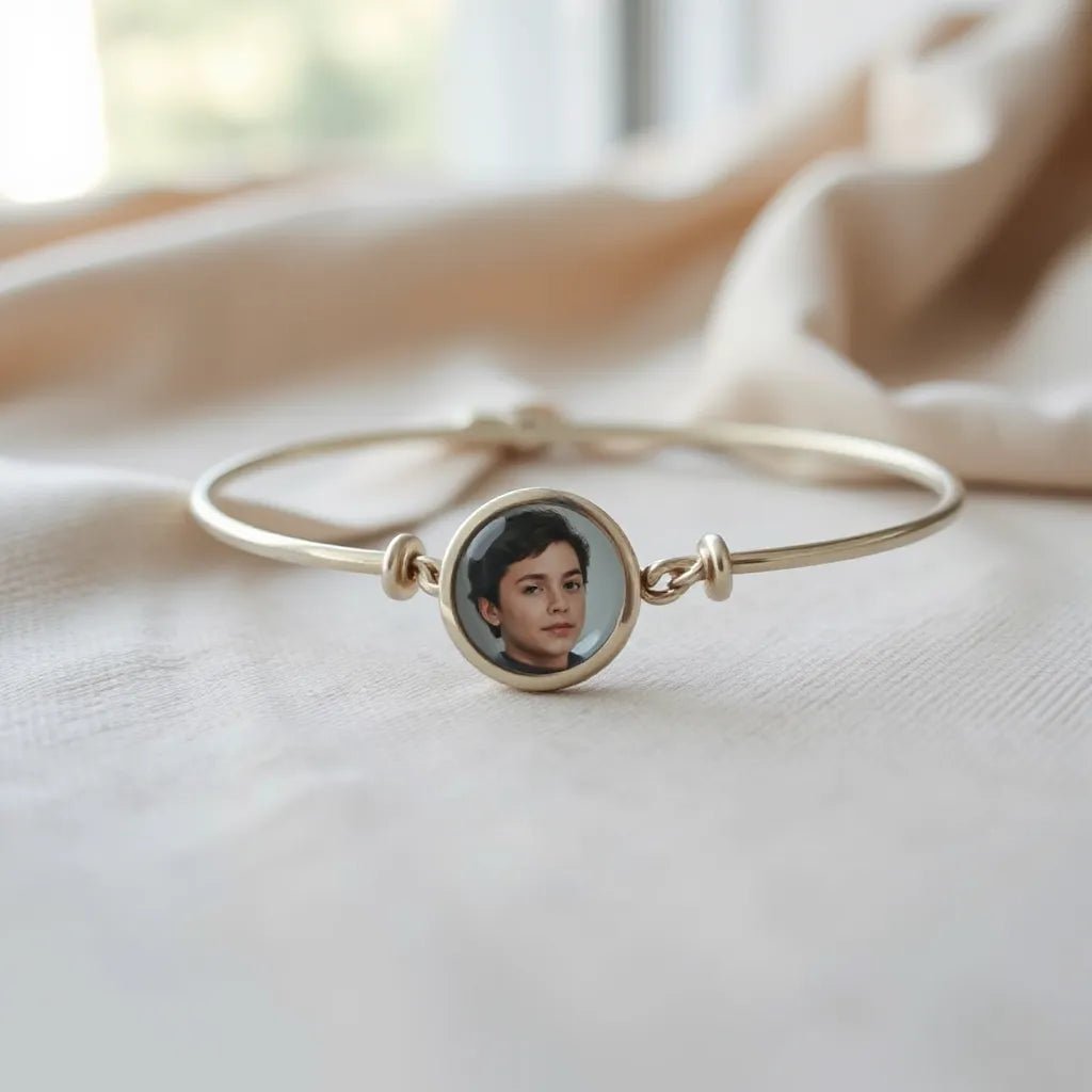 Custom Circle Bracelet With Photo: A Personalized Keepsake - KIAHMILLA