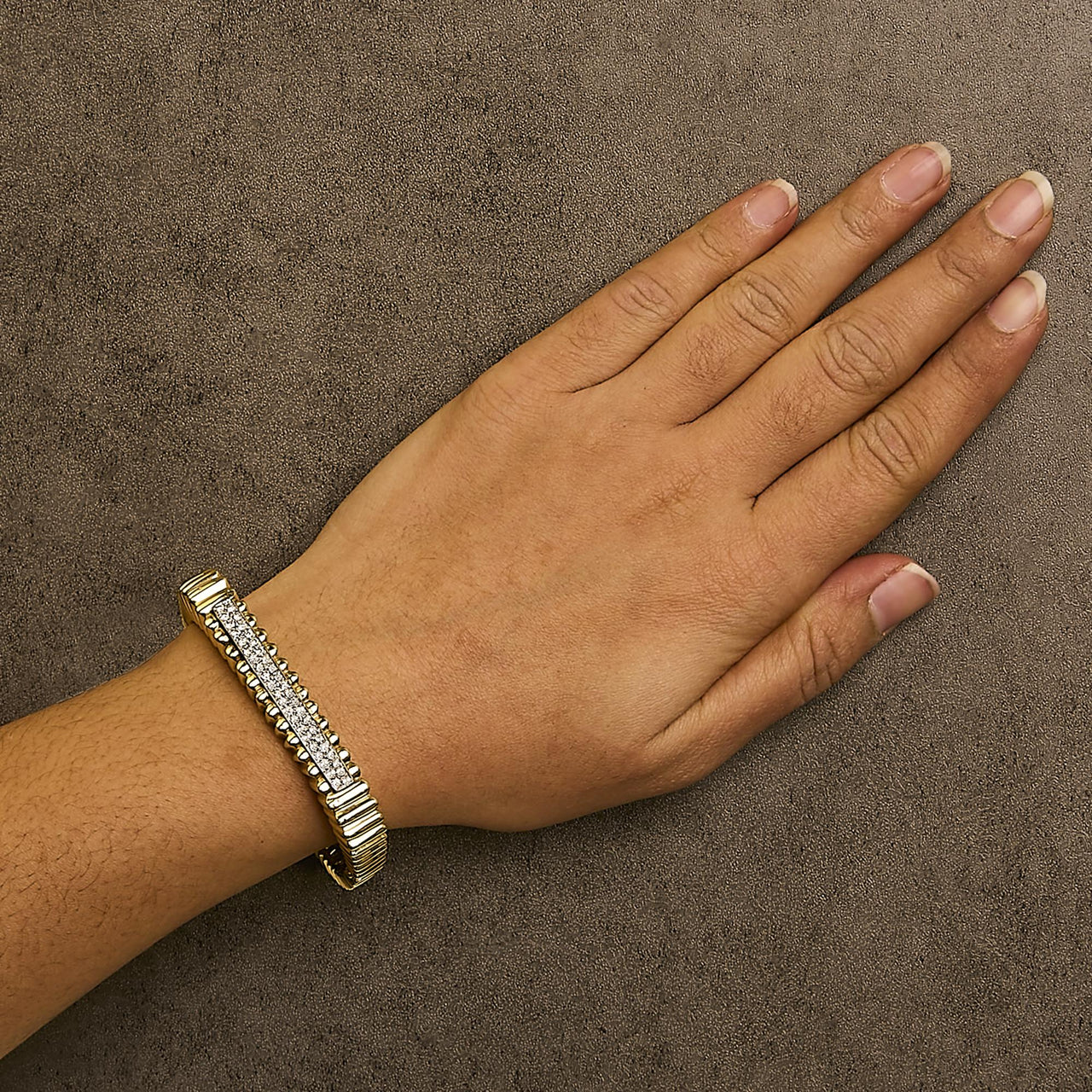 14K Yellow Gold 1 1/4 Cttw Diamond Ribbed Rounded Rectangle Bangle Bracelet (G-H Color, VS2-SI1 Clarity) - 7.75" Inches