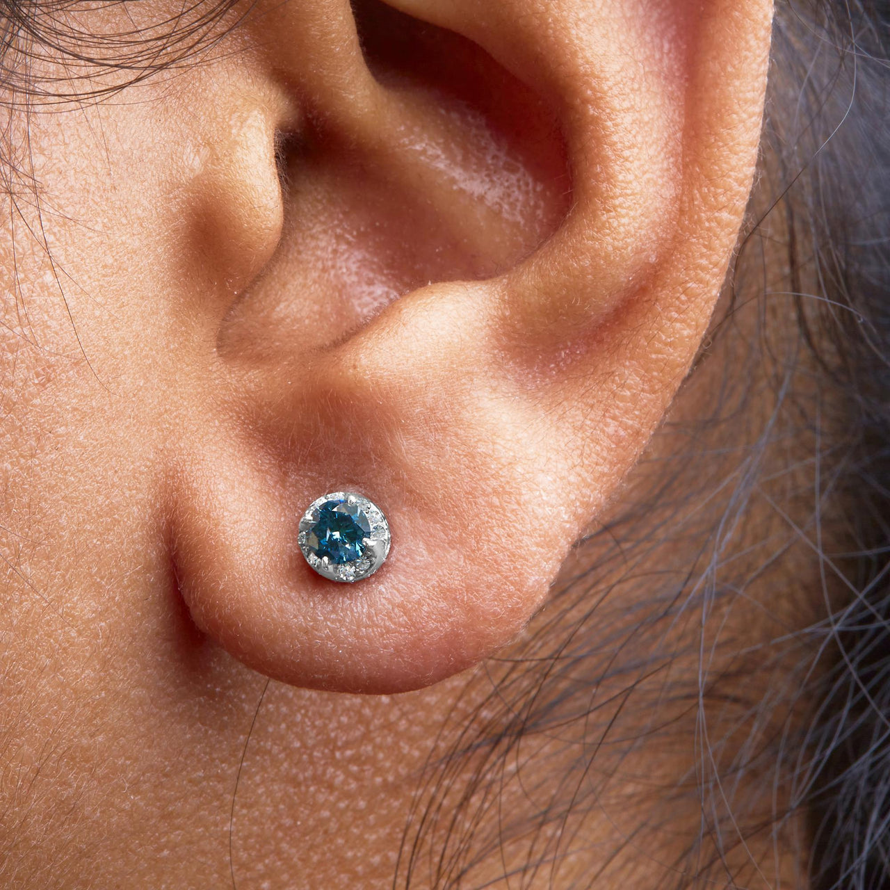14K White Gold 1/2 cttw White and Treated Blue Round Diamond Earrings (I-J I2-I3) - KIAHMILLA