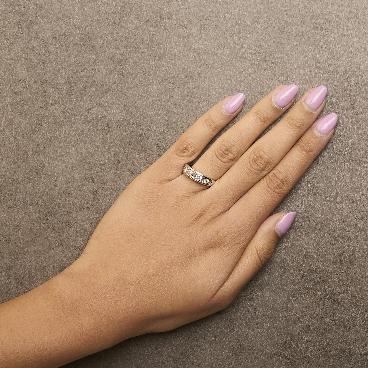 14K White Gold Alternating 1.0 Cttw Round and Baguette Diamond Channel Band Ring - KIAHMILLA