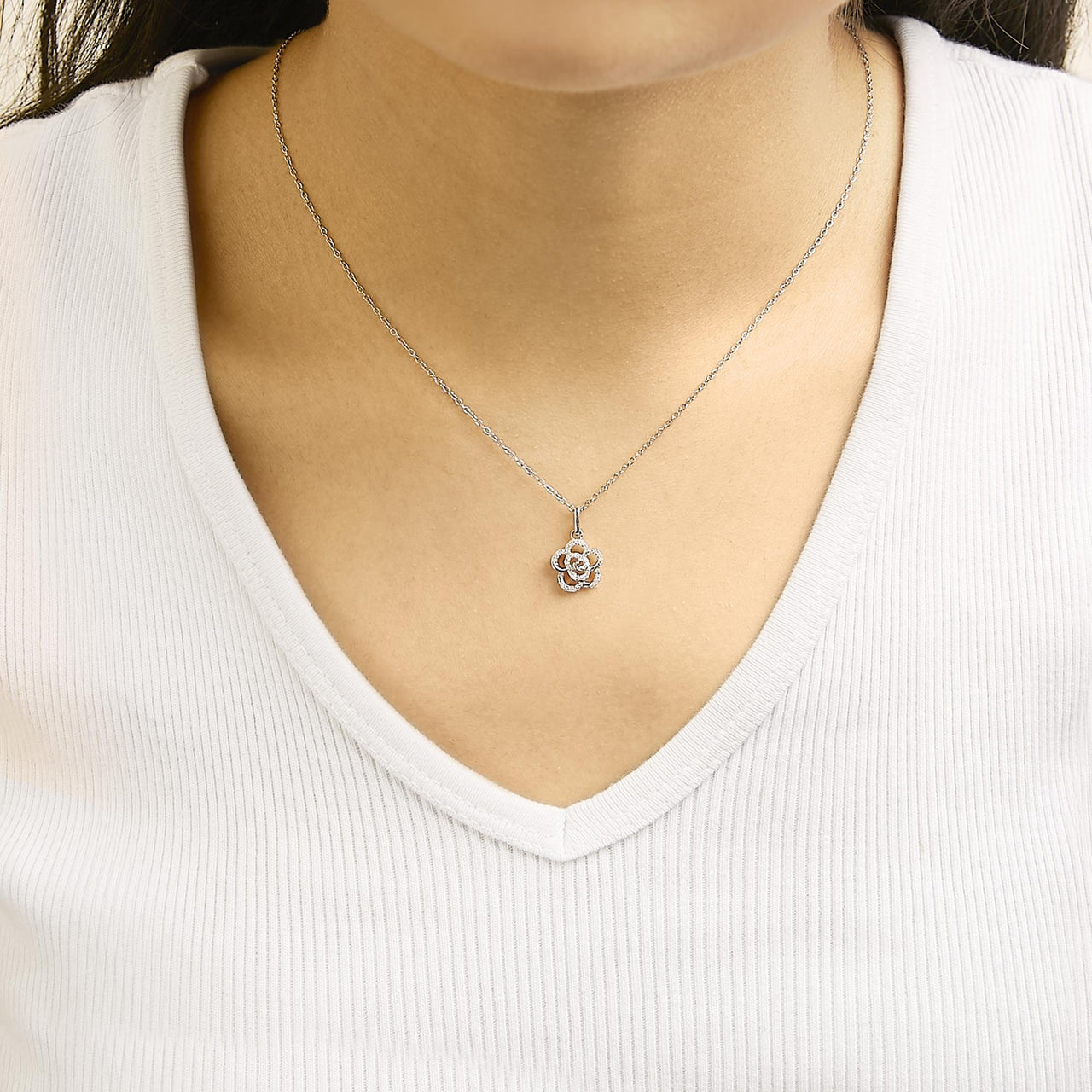 Sterling Silver 1/10 Cttw Diamond Floral Pendant Necklace