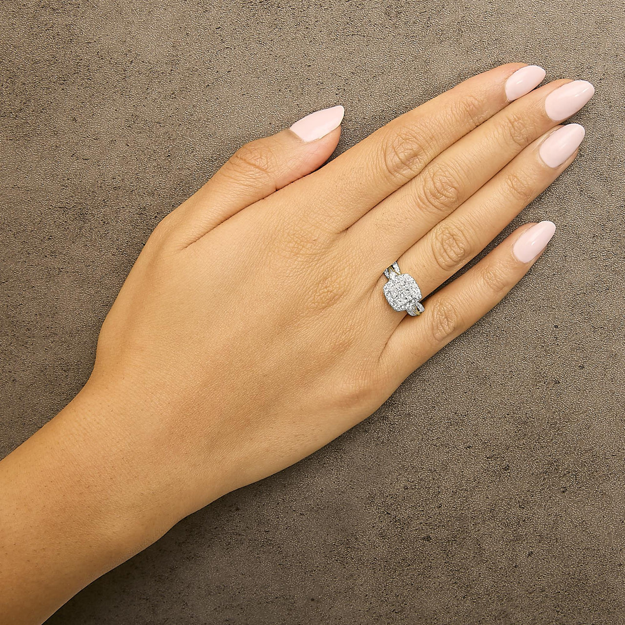 10K Yellow Gold 1.0 Cttw Diamond Composite Cushion-Shape Halo 3-Band-Look Engagement Ring (H-I Color, SI1-SI2 Clarity)