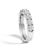 14K Gold 1 1/2 Cttw Diamond 7 Stone Band Ring