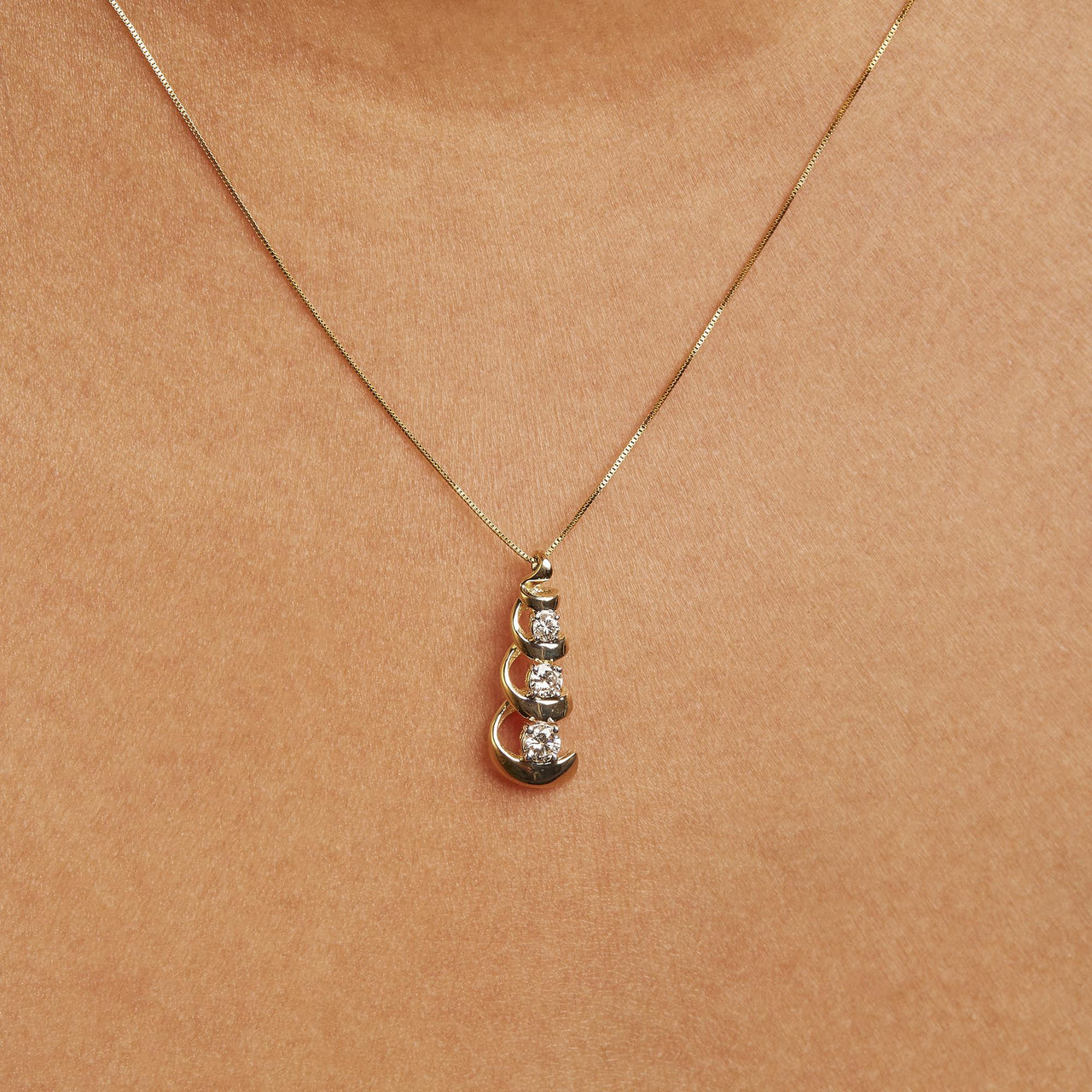 10k Yellow Gold 1/4 Cttw Diamond 3 Stone Swirl and Drop Pendant Necklace