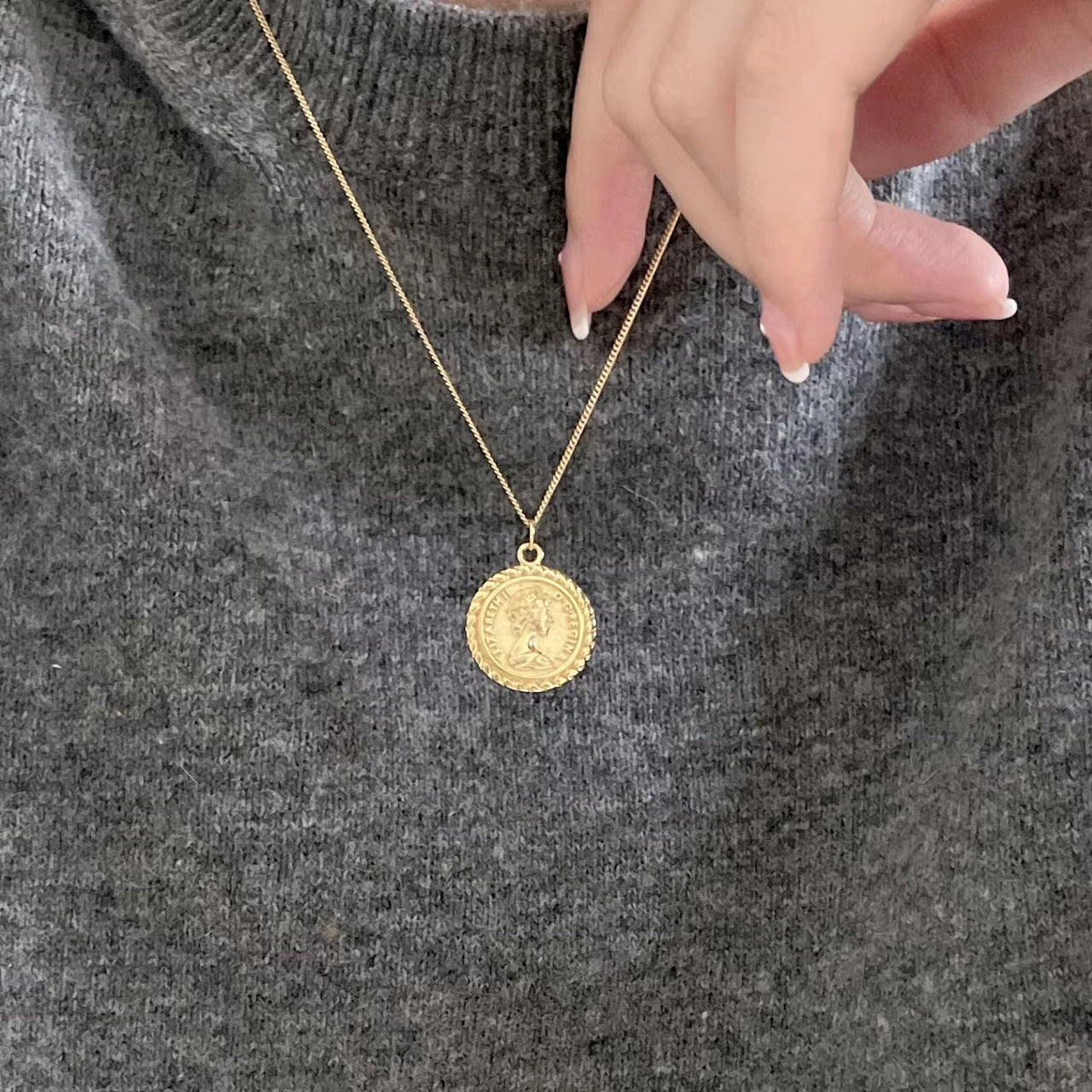 Casual Elizabeth Portrait Coin 925 Sterling Silver Necklace - KIAHMILLA