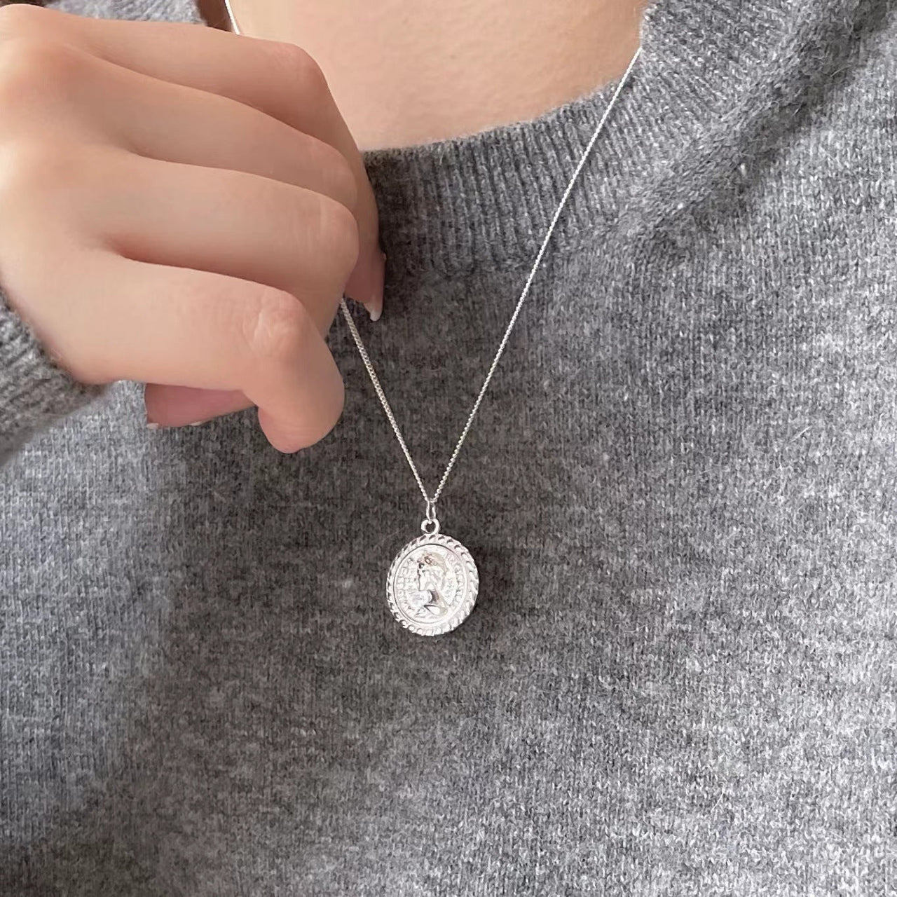 Casual Elizabeth Portrait Coin 925 Sterling Silver Necklace - KIAHMILLA