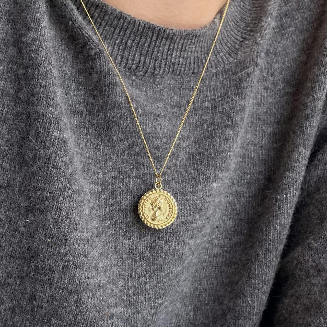 Casual Elizabeth Portrait Coin 925 Sterling Silver Necklace - KIAHMILLA
