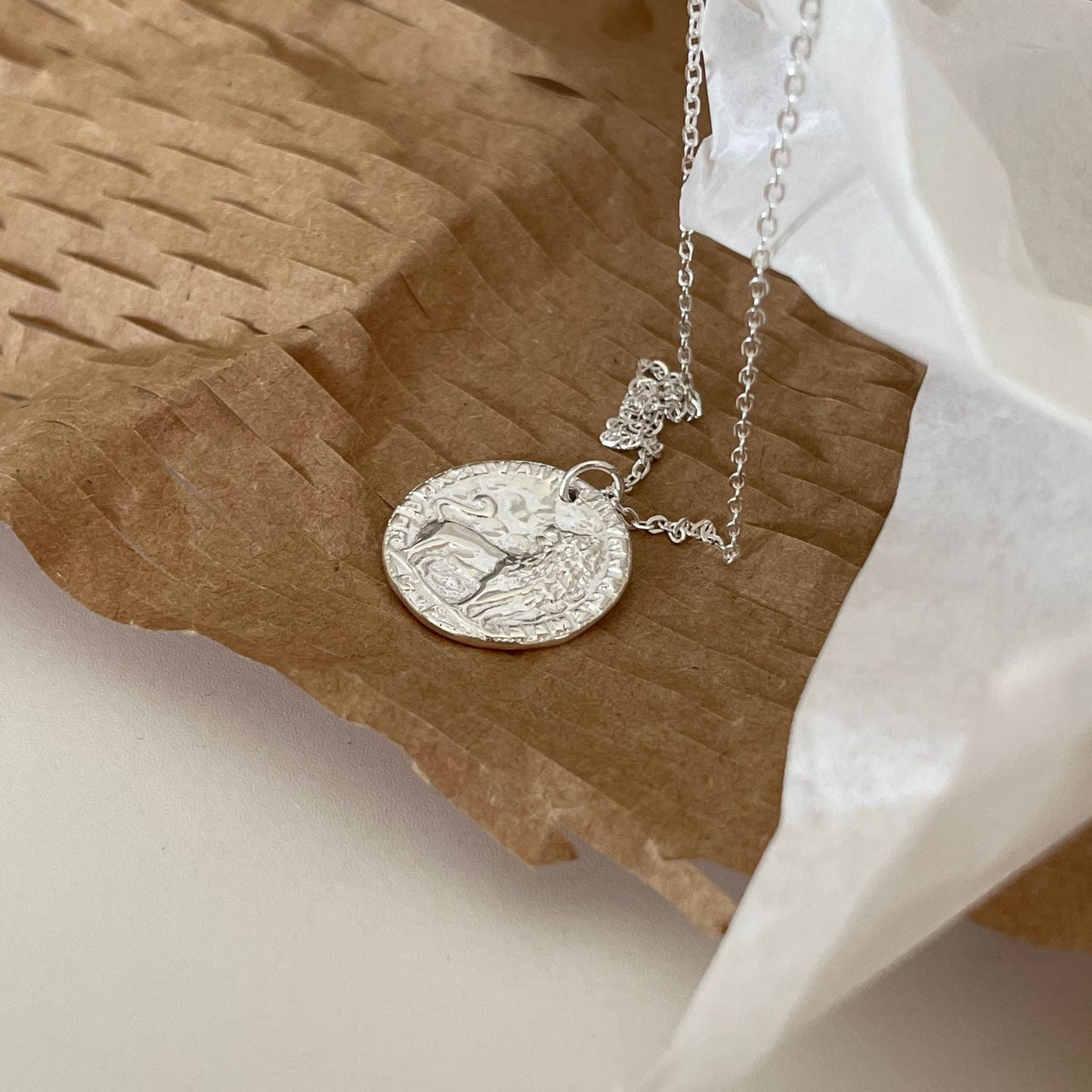 Casual Round Relief Brave Lion 925 Sterling Silver Necklace - KIAHMILLA