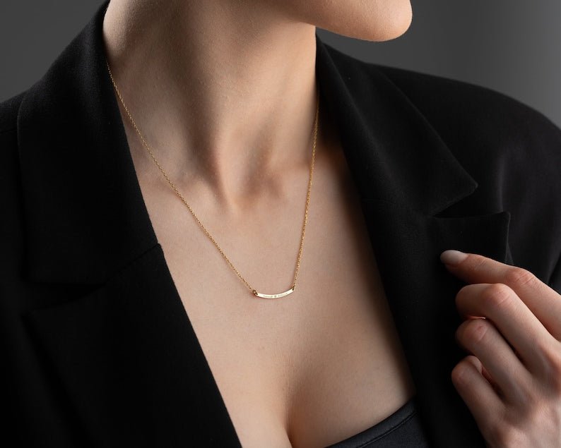 Customized Curved Bar Name Necklace - KIAHMILLA