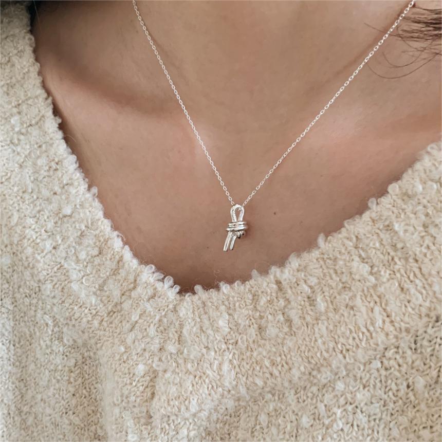 Simple Irregular Knot 925 Sterling Silver Necklace - KIAHMILLA